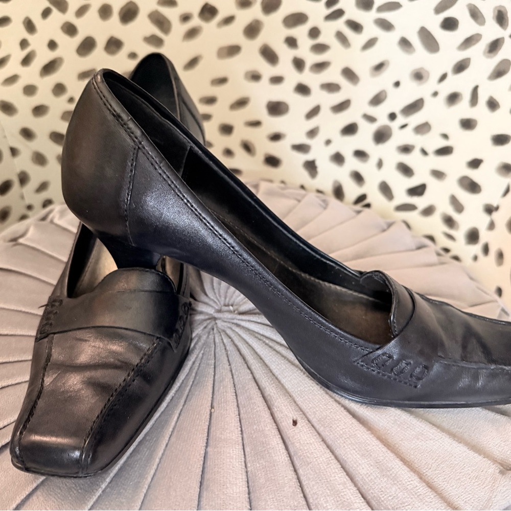 Etienne Aigner Black Leather Pumps – Size 8.5